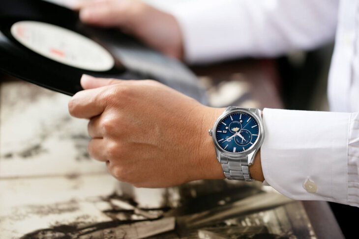 ORIENT: Mechanical Contemporary Watch, Metal Strap - 41.5mm (RA-AK0303L) - Image 3