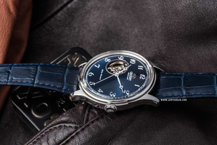 ORIENT: Mechanical Classic Watch, Leather Strap - 43.0mm (RA-AG0015L) - Image 4